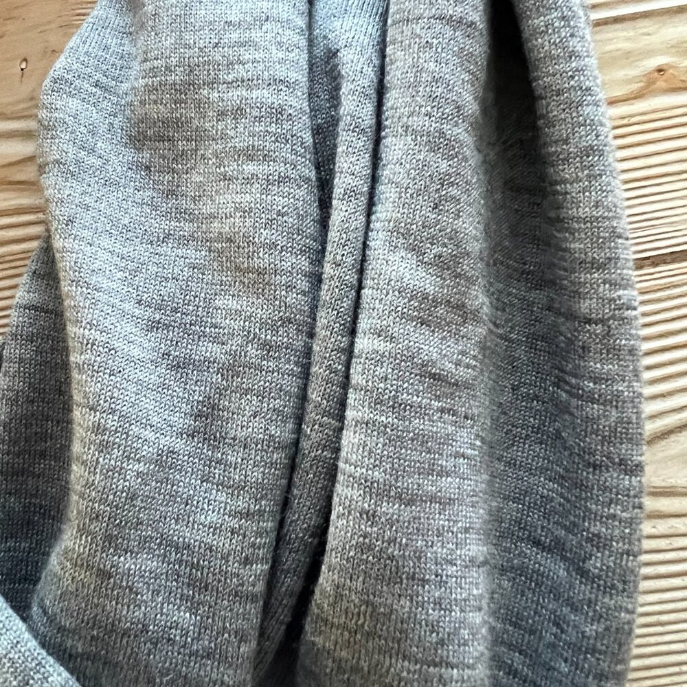 John Smedley 100% Merino Wool Scarf – Made in Great Britain | Extra-Fine Knit - Picture 3 of 5